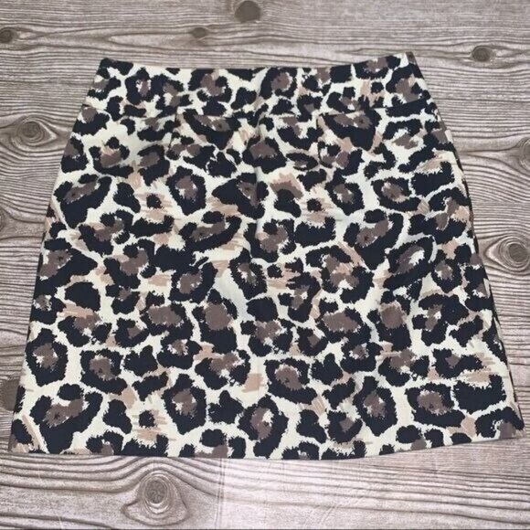 Ann Taylor Loft Animal Leopard Print Mid Rise Pencil Mini Skirt size 2 Petite - Picture 3 of 5